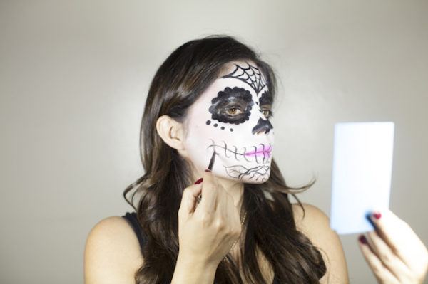 maquillaje-catrina-detalles-en-el-rostro-2