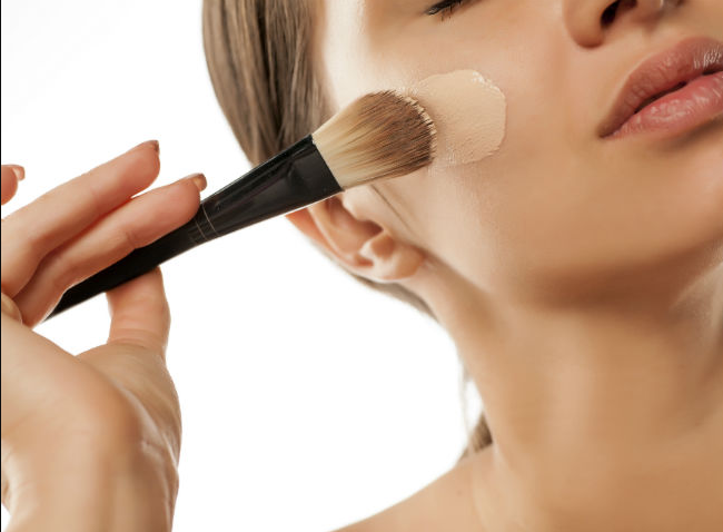 Como aplicar maquillaje líquido